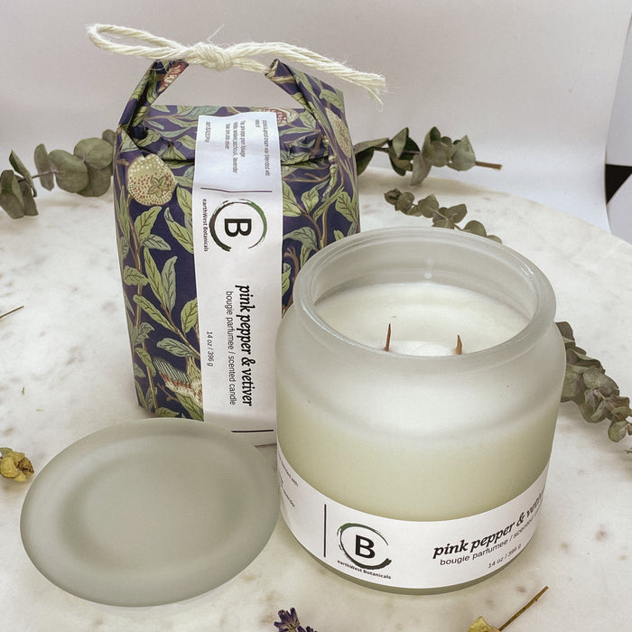 Apotho Luxe Candle - Pink Pepper & Vetiver