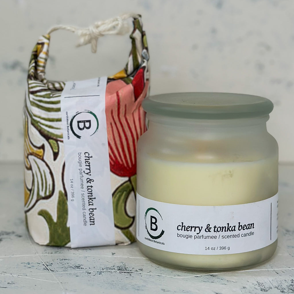 Apotho Everyday Candle - Cherry & Tonka Bean