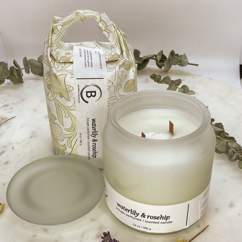 Apotho  Everyday Candle - Waterlily & Rosehip - Discontinued